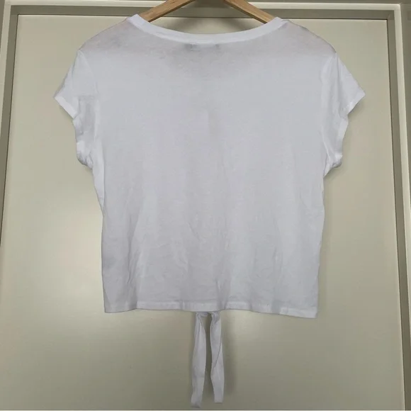 Sportsgirl knot-tie top - cropped length 🤍
Quality 🤍 Staple White 🤍 NEW 💖 - Picture 6 of 6